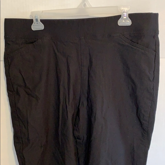 SALE!! Stretch crops.    2 - Picture 3 of 7